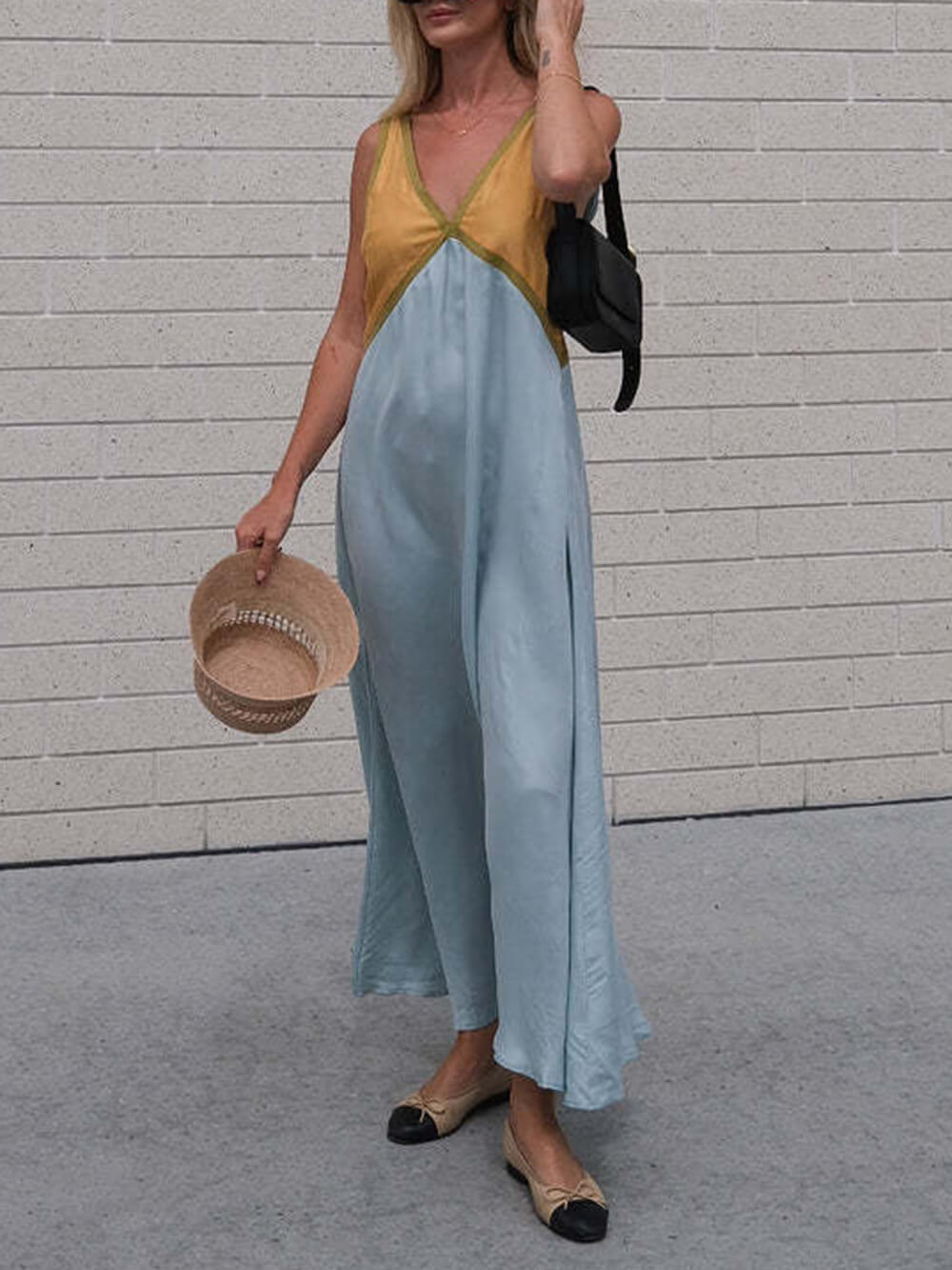 Vestido elegante con escote en V y paneles de color en contraste