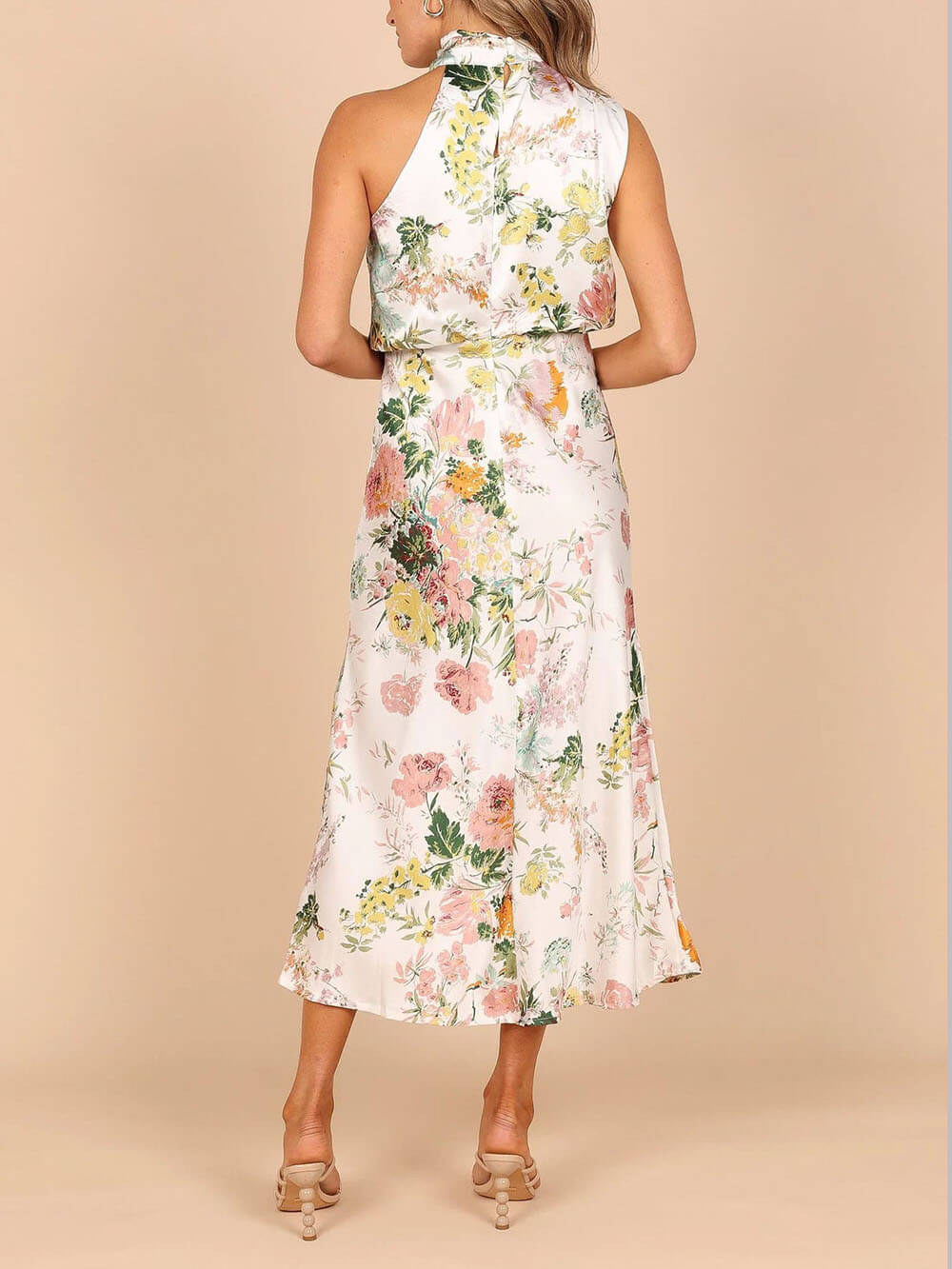 Vestido maxi floral con cuello halter y cintura elástica