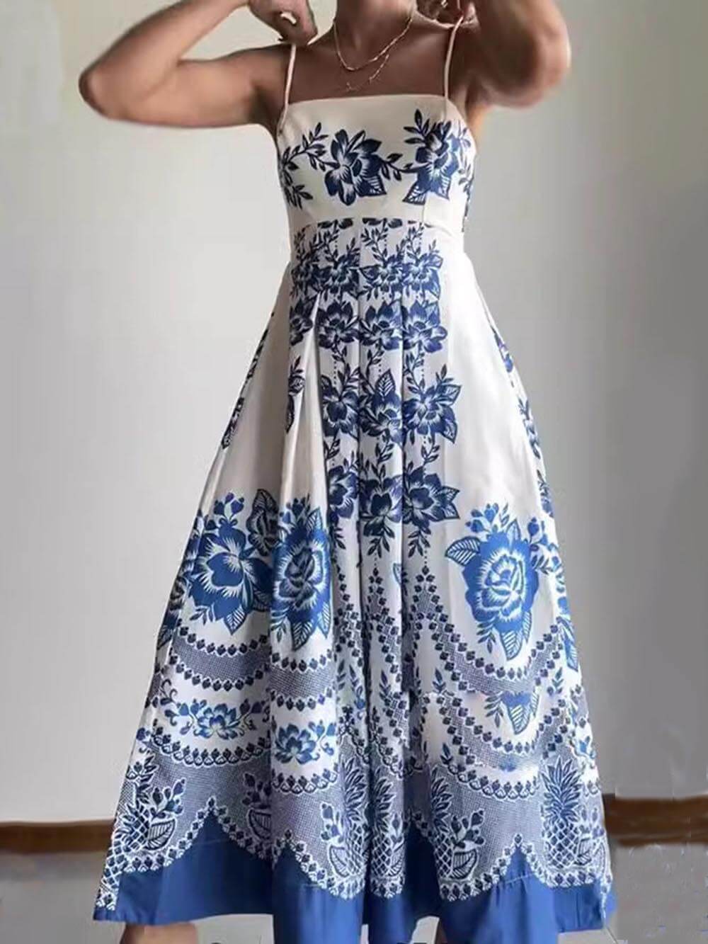 Vestido midi holgado con estampado floral étnico y espalda fruncida
