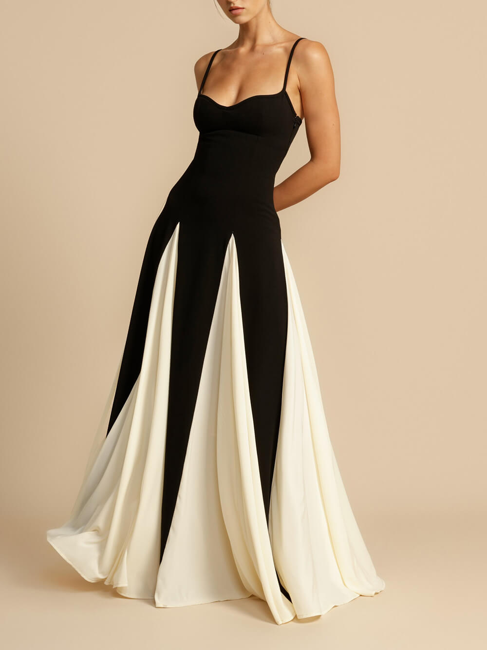 Vestido maxi de tul con paneles, de corte en A, tipo slip