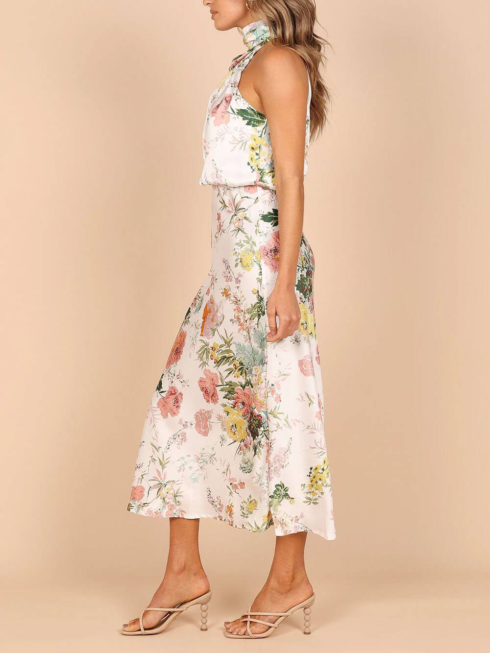 Vestido maxi floral con cuello halter y cintura elástica