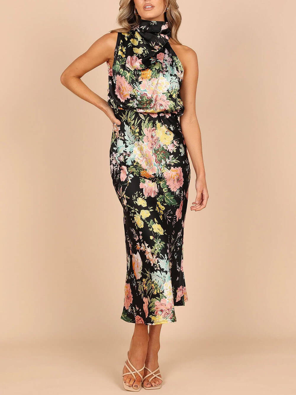 Vestido maxi floral con cuello halter y cintura elástica