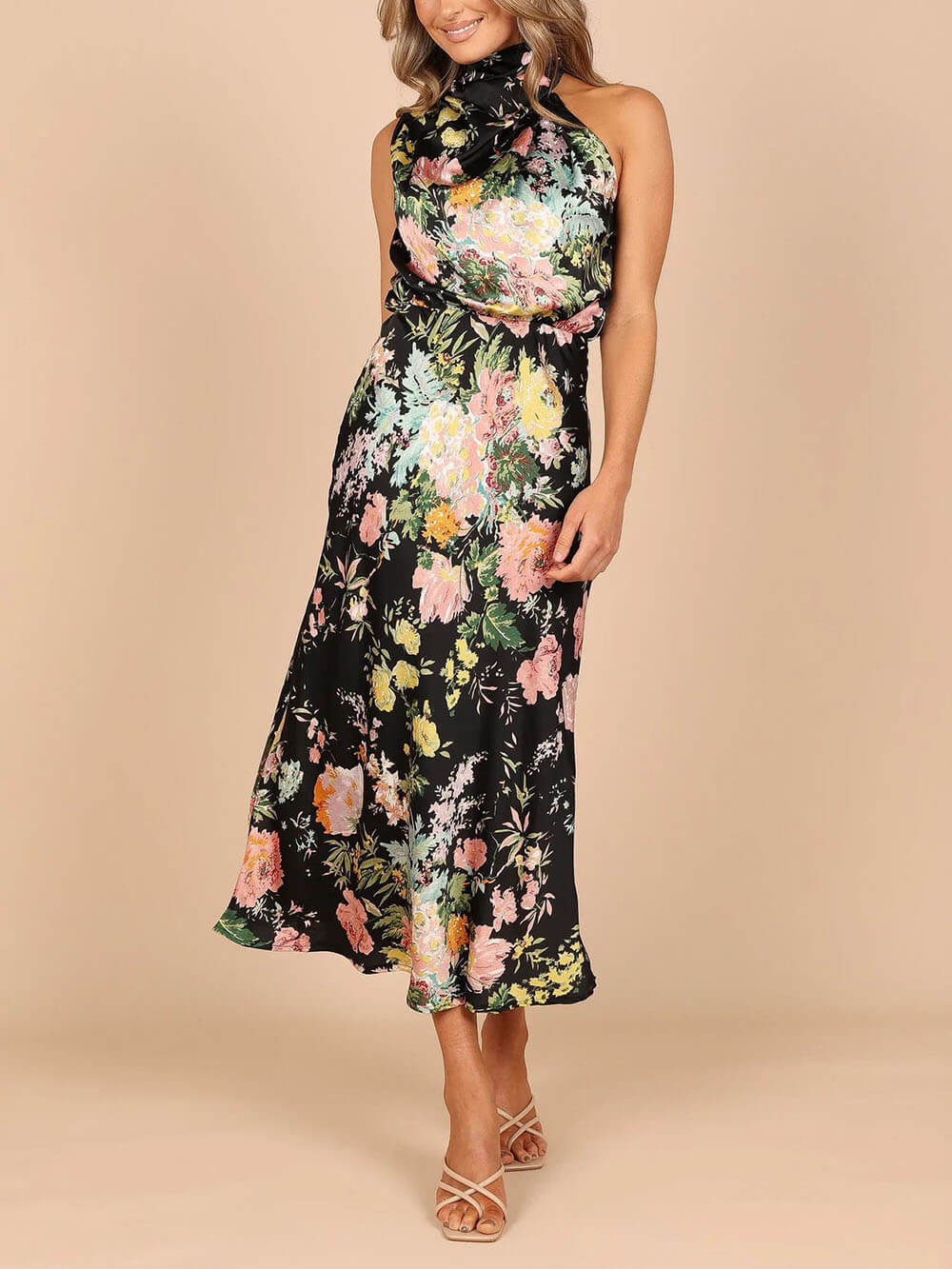 Vestido maxi floral con cuello halter y cintura elástica