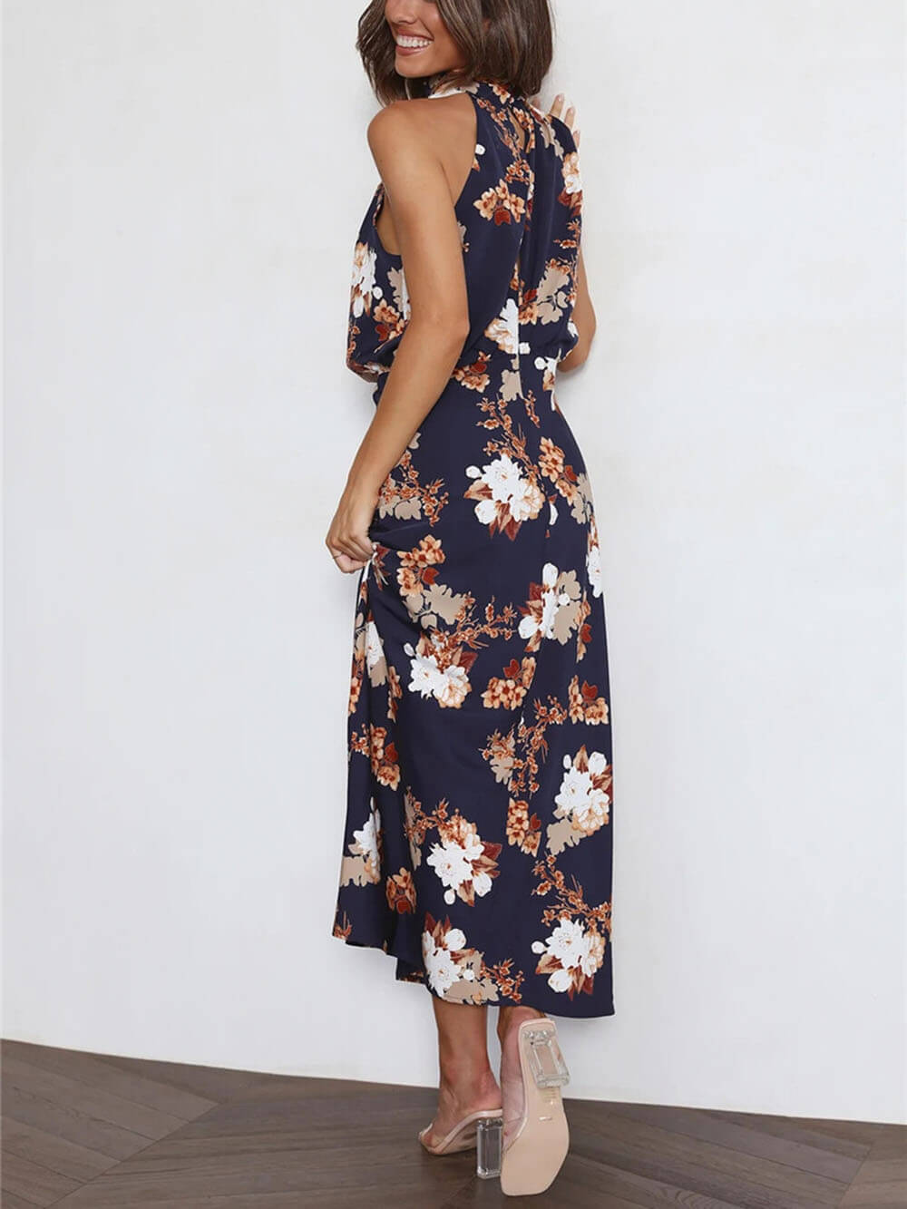 Vestido maxi floral con cuello halter y cintura elástica
