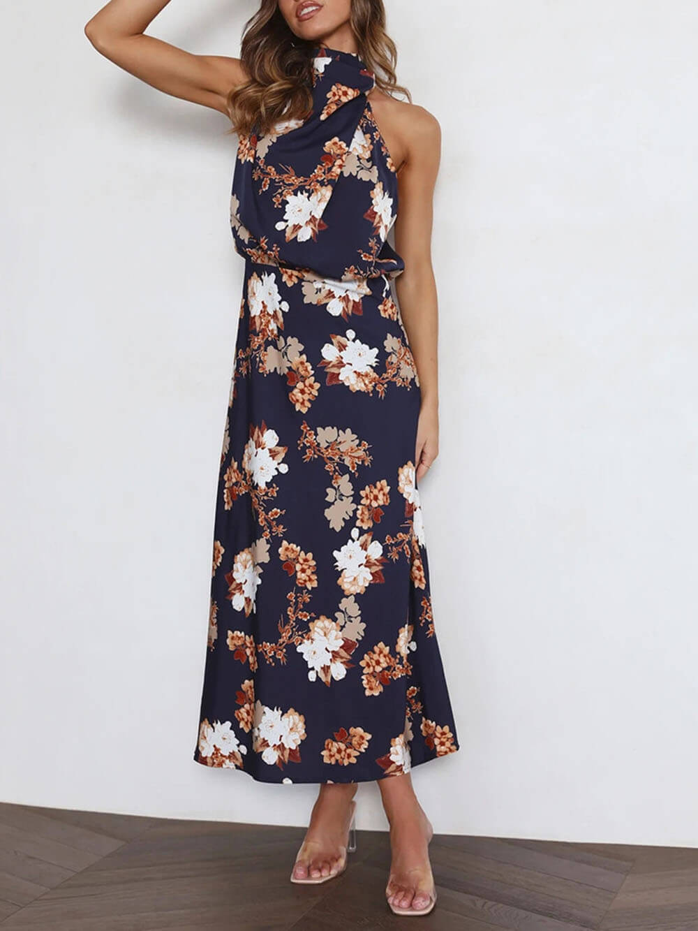 Vestido maxi floral con cuello halter y cintura elástica