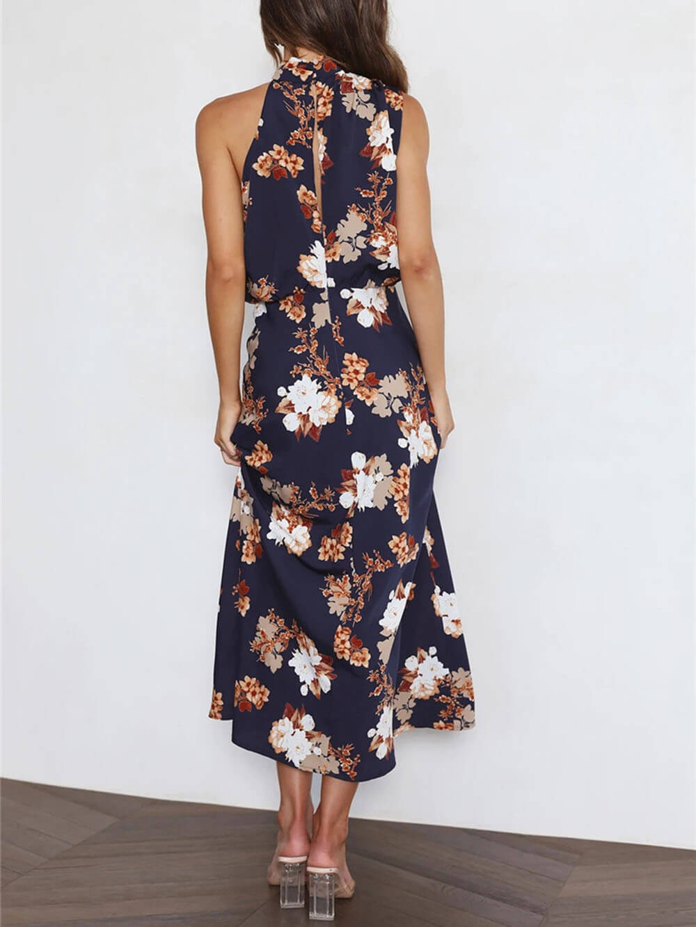 Vestido maxi floral con cuello halter y cintura elástica