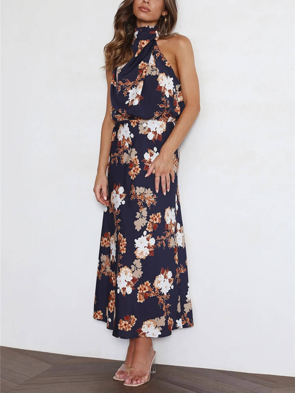 Vestido maxi floral con cuello halter y cintura elástica