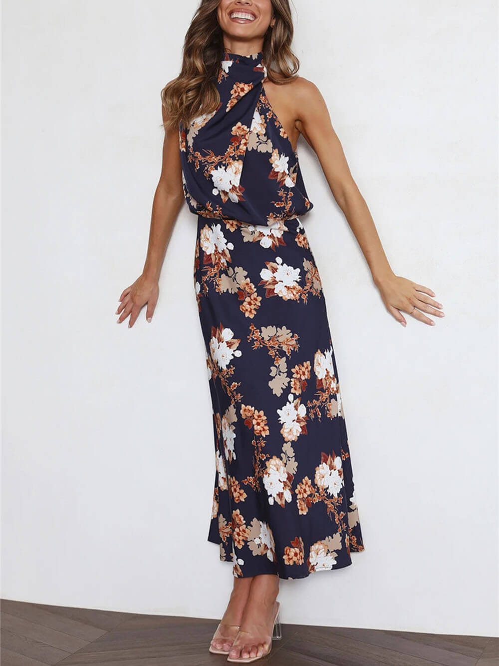 Vestido maxi floral con cuello halter y cintura elástica