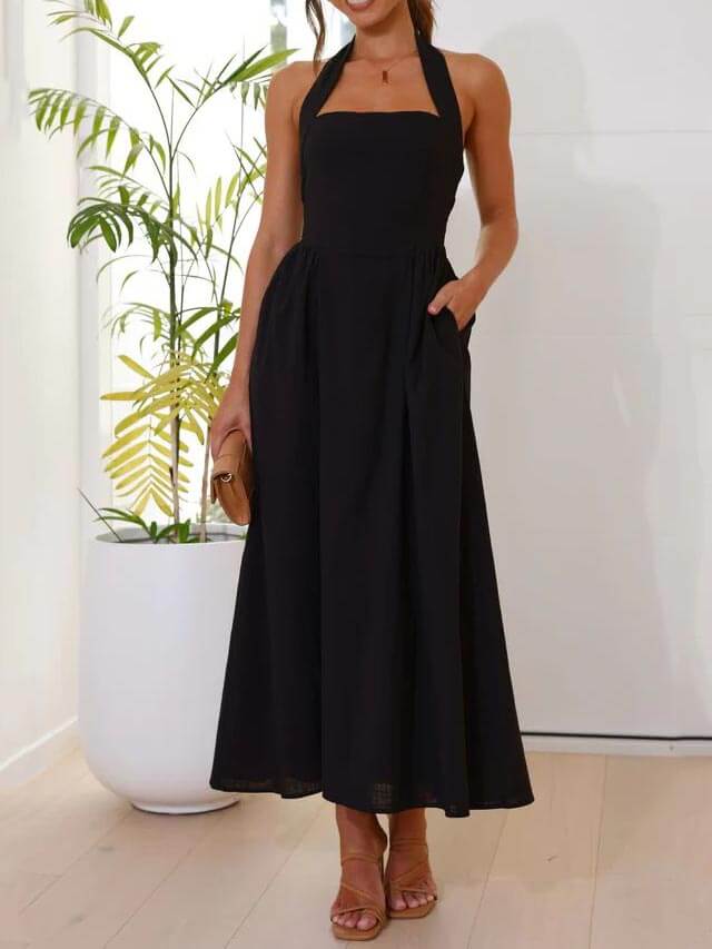 Vestido negro corto con escote halter de longitud media