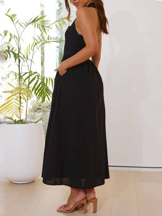 Vestido negro corto con escote halter de longitud media