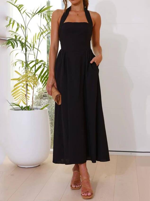 Vestido negro corto con escote halter de longitud media