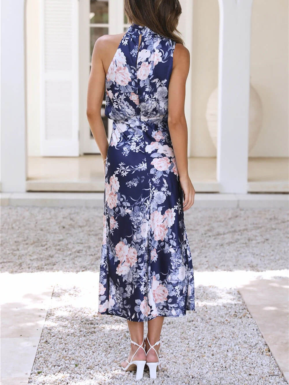 Vestido maxi floral con cuello halter y cintura elástica