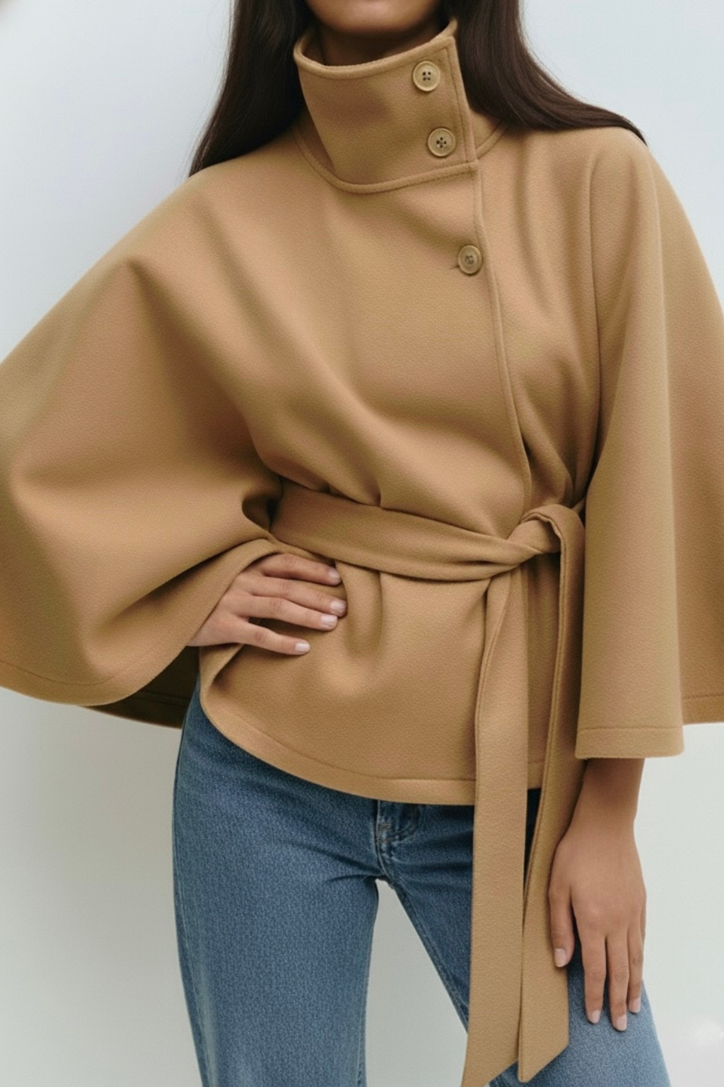 Chloe | Chaqueta de capa con cuello alto y cinturón