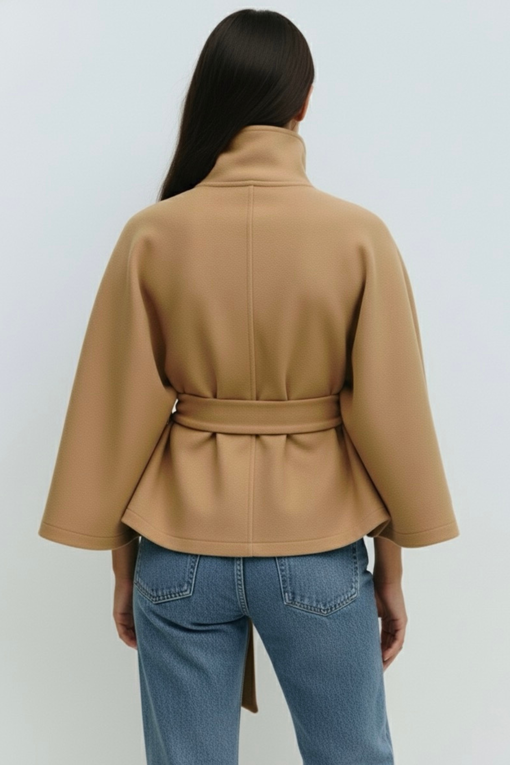 Chloe | Chaqueta de capa con cuello alto y cinturón