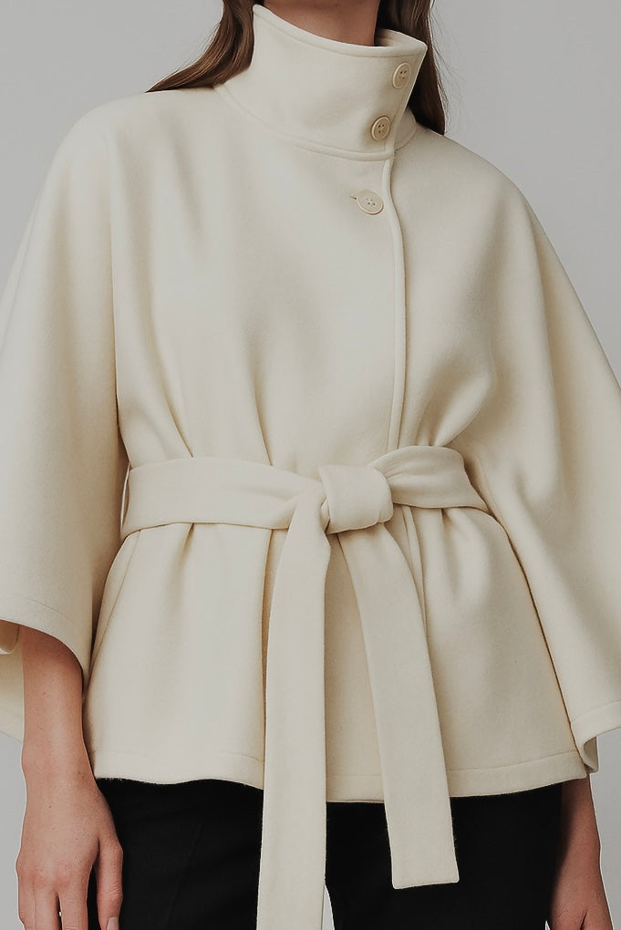 Chloe | Chaqueta de capa con cuello alto y cinturón