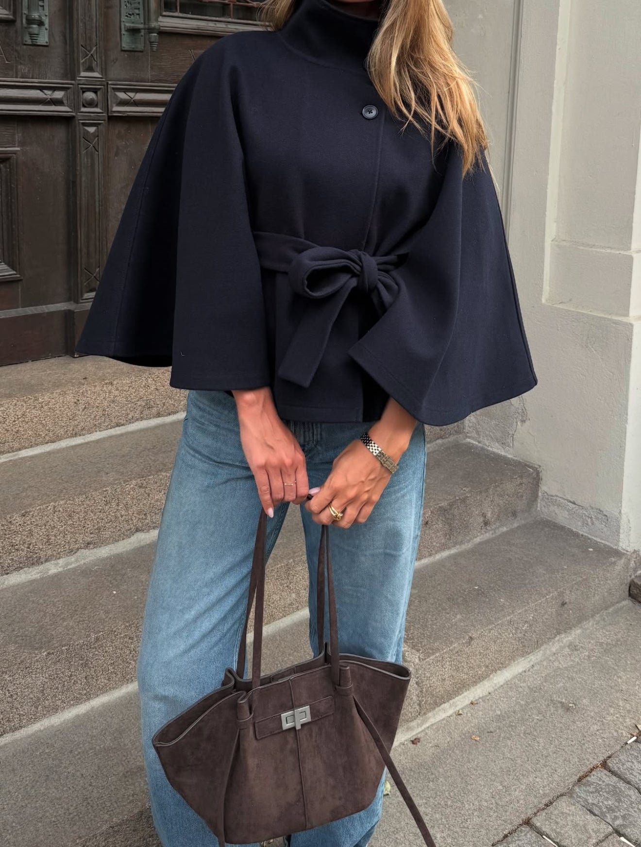 Chloe | Chaqueta de capa con cuello alto y cinturón