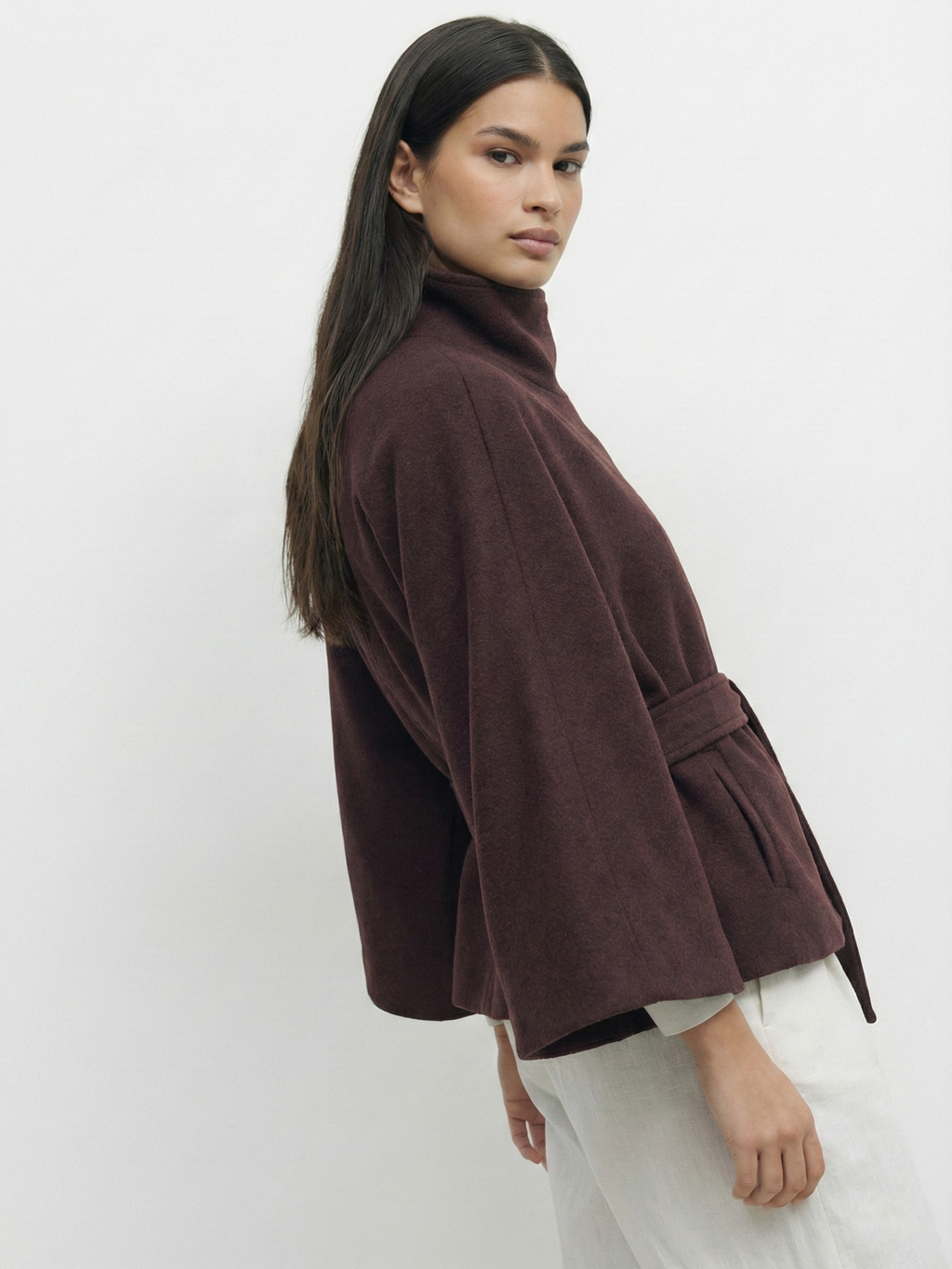 Chloe | Chaqueta de capa con cuello alto y cinturón