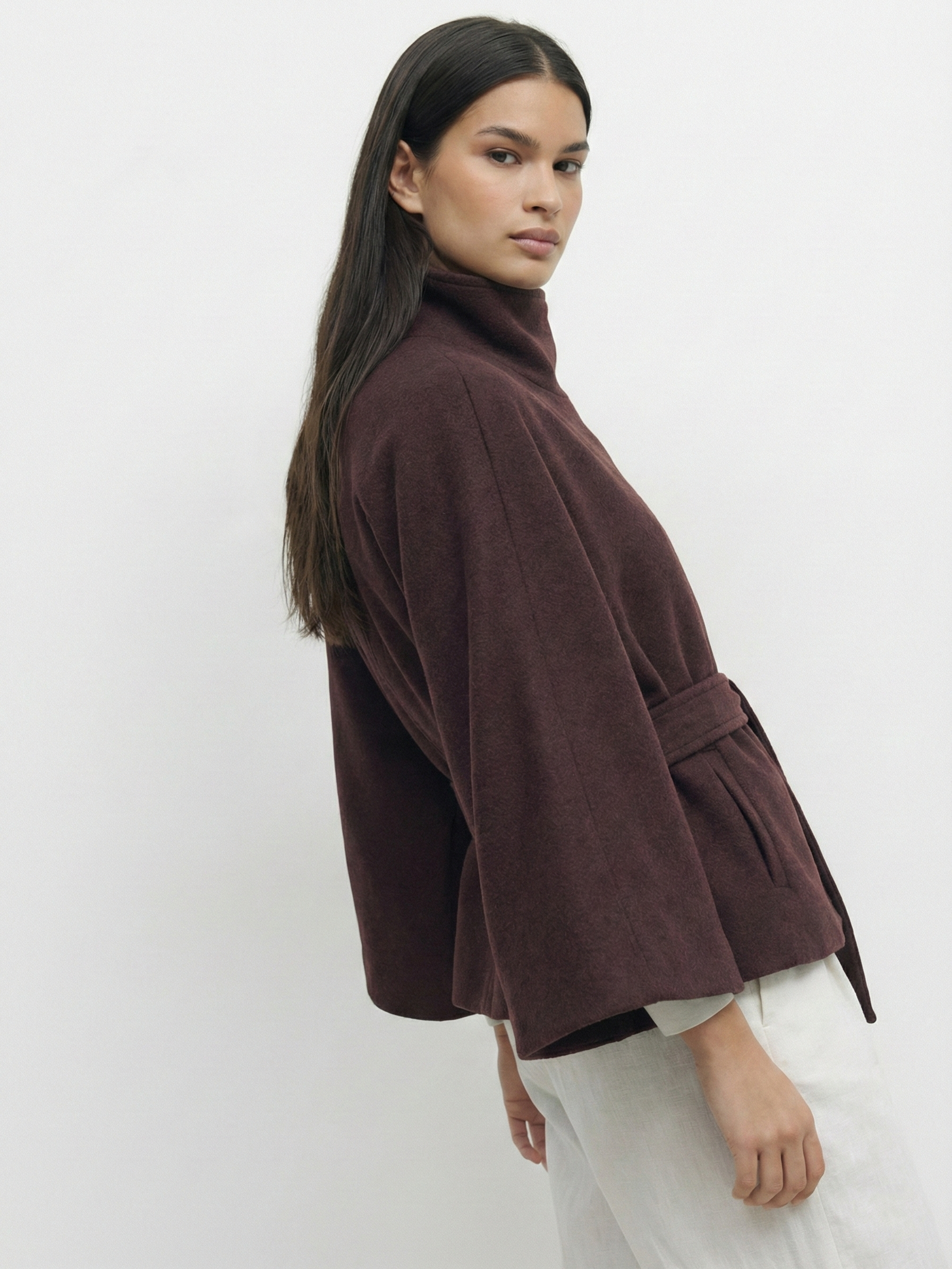 Chloe | Chaqueta de capa con cuello alto y cinturón