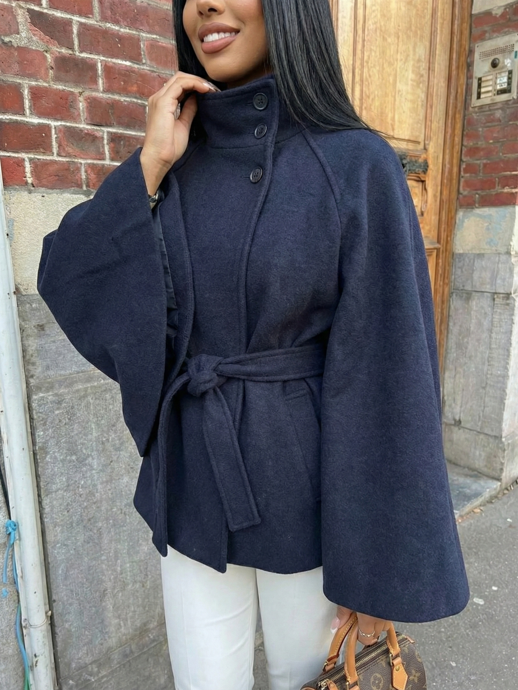 Chloe | Chaqueta de capa con cuello alto y cinturón