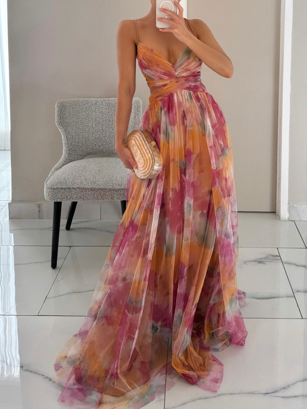 Vestido maxi A-line elegante con escote en V y estampado floral pintado