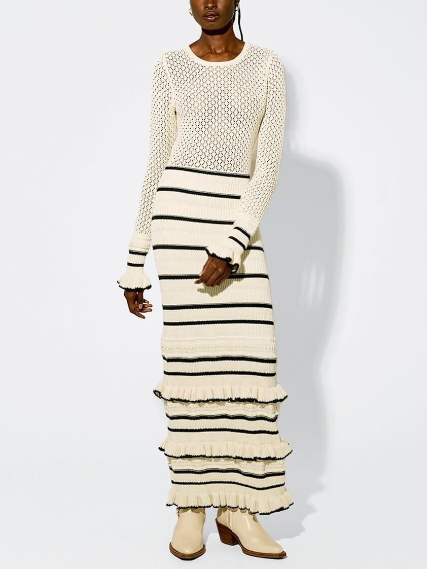 Vestido maxi de punto a rayas con volantes y mangas largas